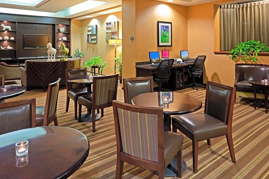 Armoni Inn & Suites