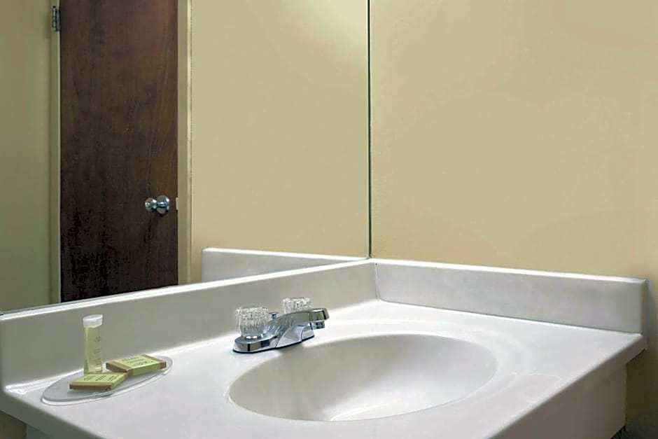 Super 8 by Wyndham Mt. Vernon