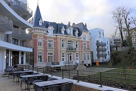 DOMITYS Résidence services seniors LE PARC DES AUBIERS