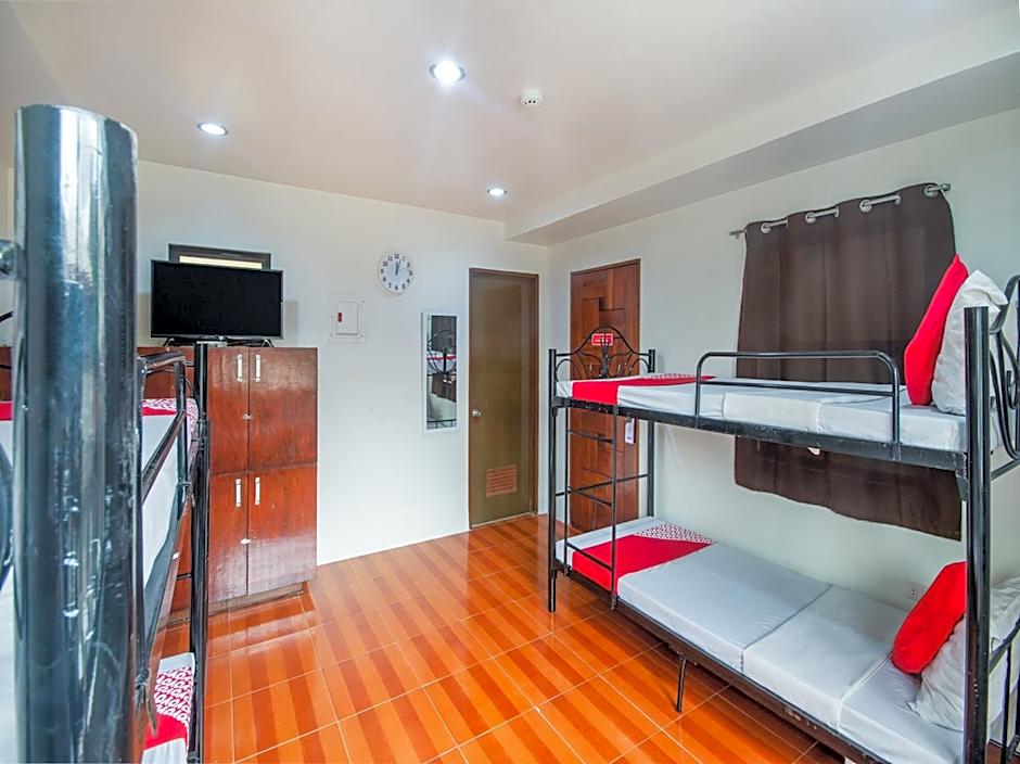 OYO 443 Maria Cristina Arcade Suites