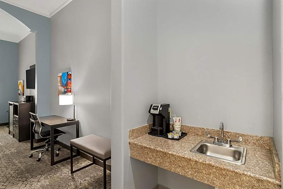 Best Western Plus New Caney Inn & Suites