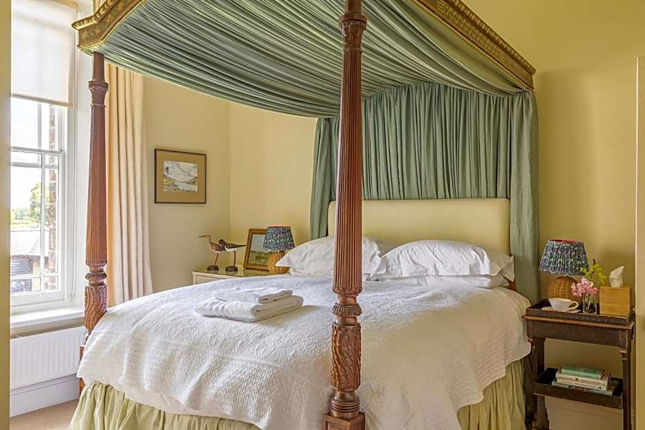 Photo 1 of 4 of Double Room with Four Poster Bed