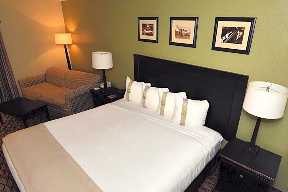 Holiday Inn Edison at Midtown By IHG