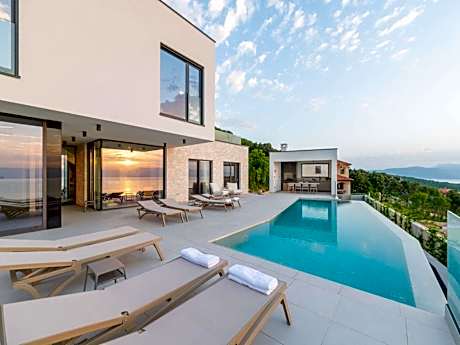 Luxury Villa with Sauna