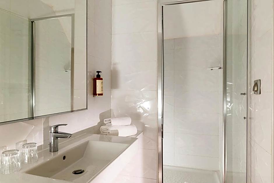 Midnight Hotel Paris