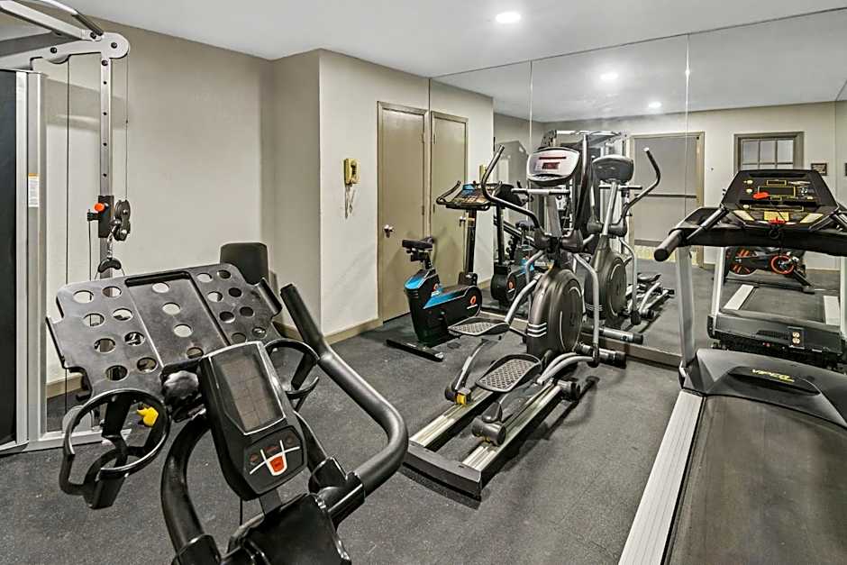 Red Roof Inn & Suites Irving - DFW Airport South