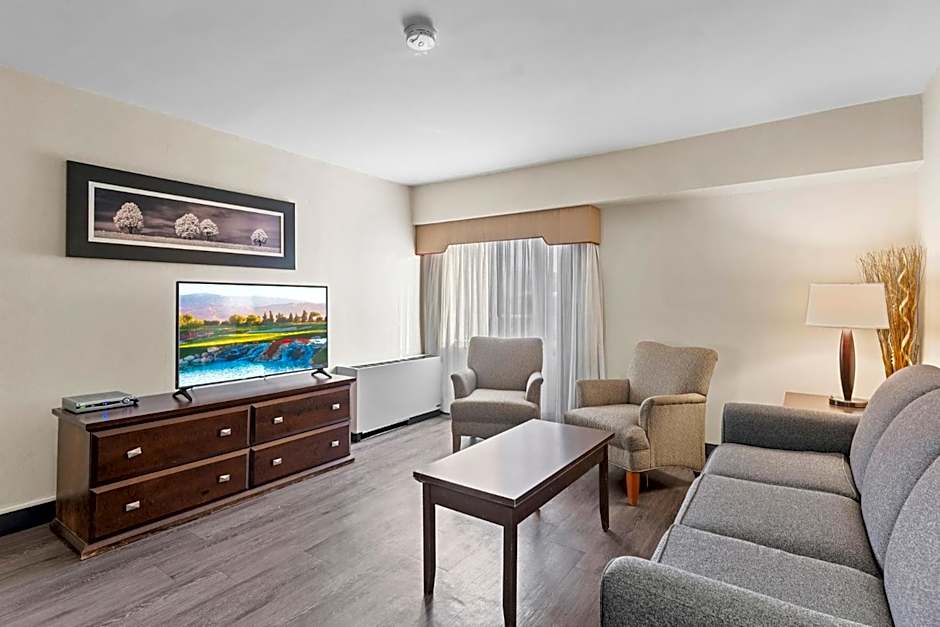 Travelodge by Wyndham Saskatoon