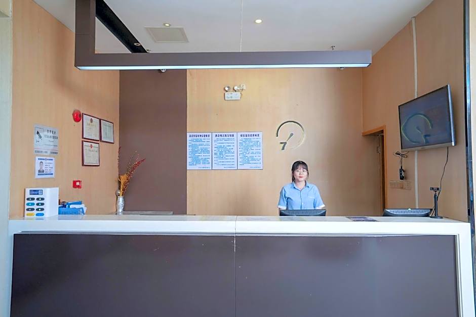 7 Days Inn Yunfu Luoding Central