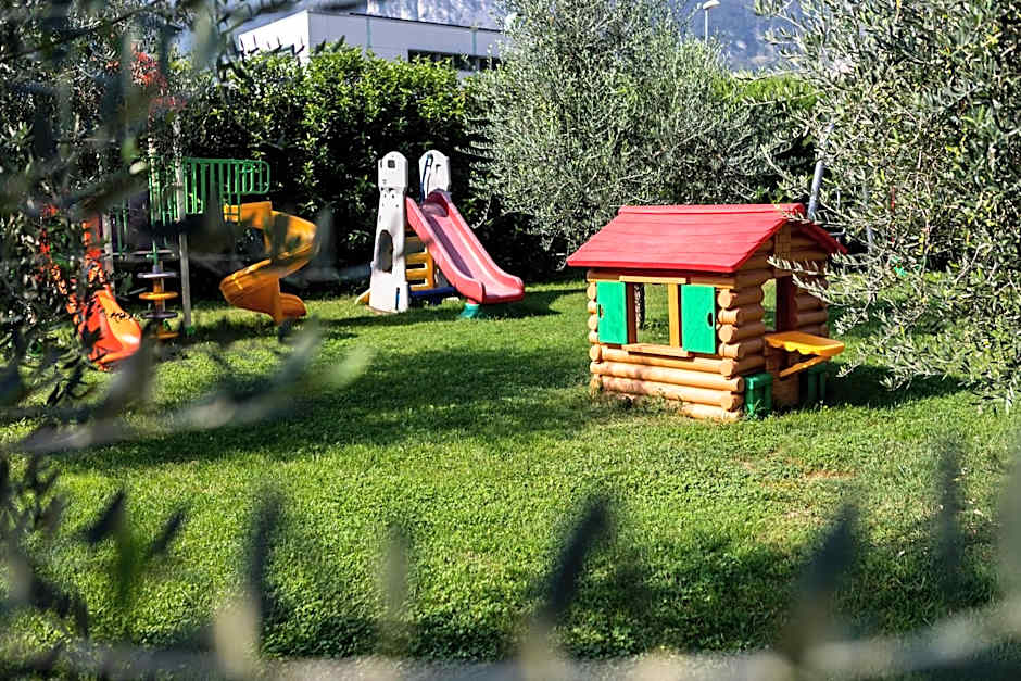 AB&C Arco Bed And Camping