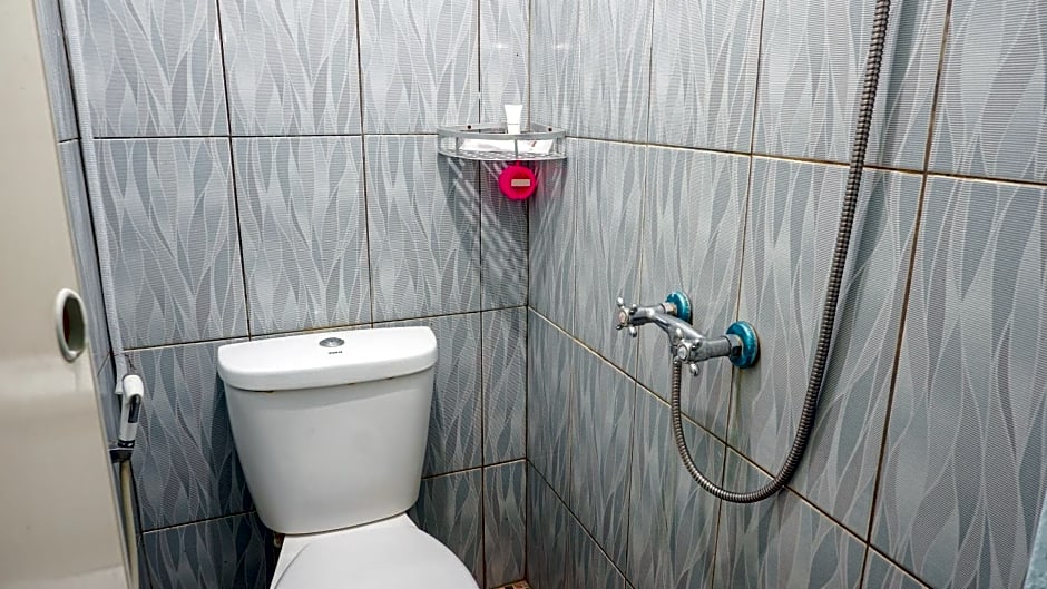 Vaccinated Staff - OYO 2088 Grha Blue Sky Syariah