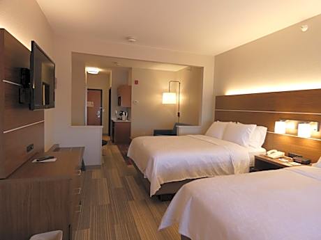 Standard Room with Two Queen Beds