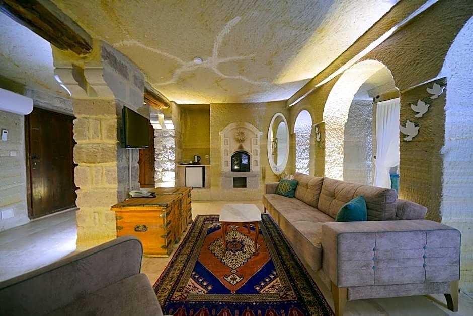 Holiday Cave Hotel