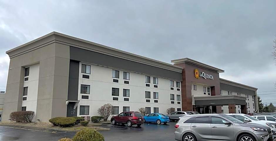 La Quinta Inn & Suites by Wyndham Indianapolis Airport Executive