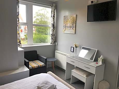 Double Room with Street View