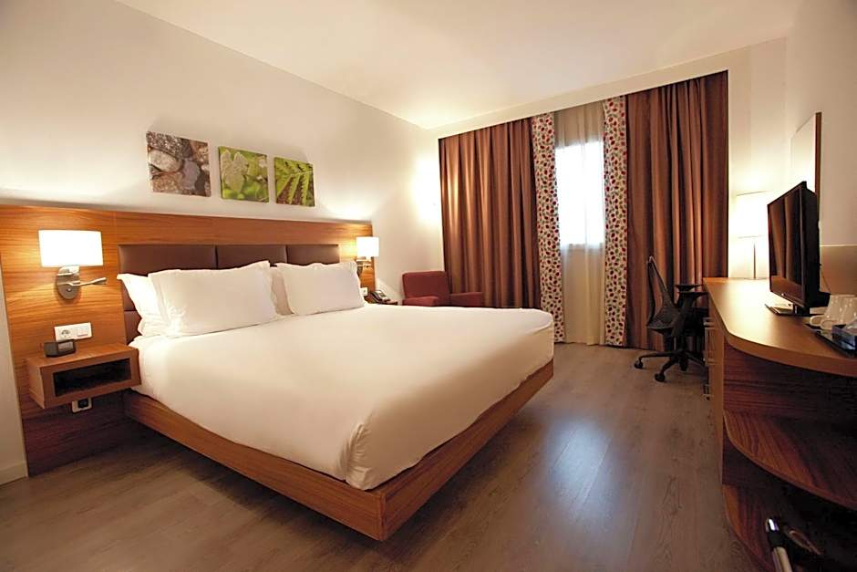 Photo 1 of 2 of 1 King Bed, Mobility Accessible
