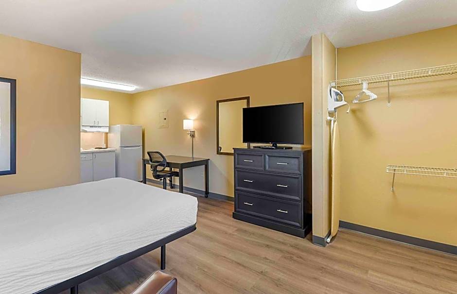 Extended Stay America Select Suites - St. Louis - Westport - East Lackland Rd.