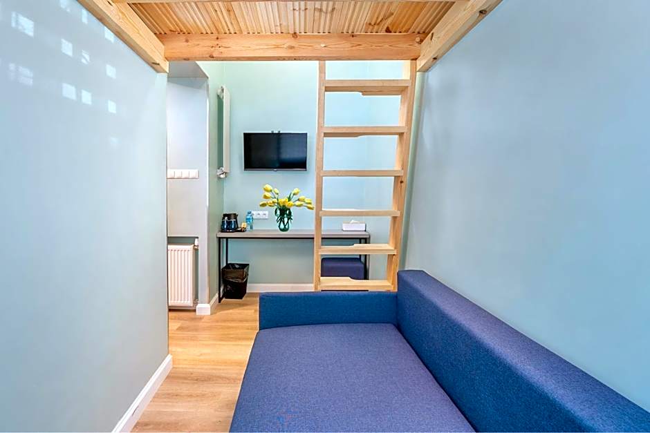 JESS INN Hostel Rondo Charles de Gaulle