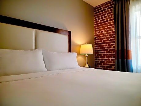 1 King Bed