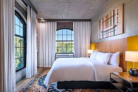 Corner King Room - River View