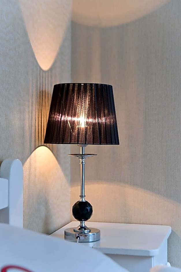 Happy Hotel