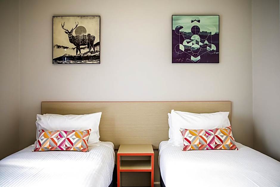 Nightcap at Monash Hotel