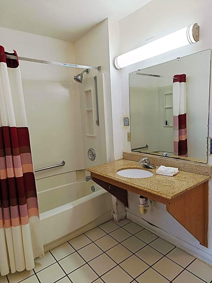 Travelers inn by OYO Wichita Falls