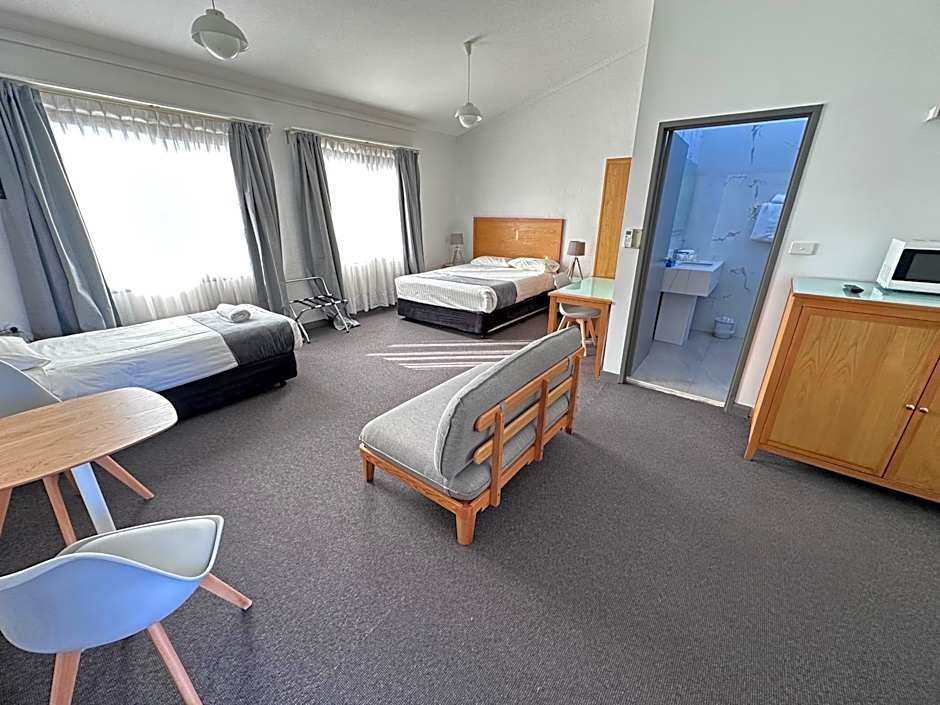 Spa Village Motel