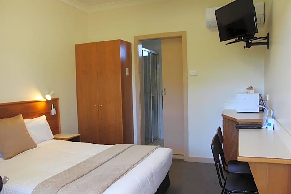 The Pioneer Way Motel
