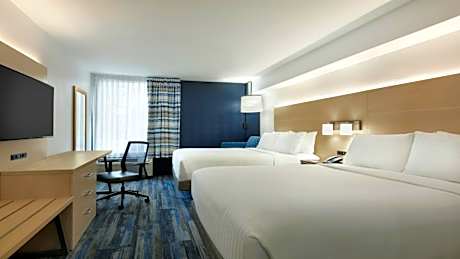 Standard Queen Room with Two Queen Beds and Mobility Accessible Tub