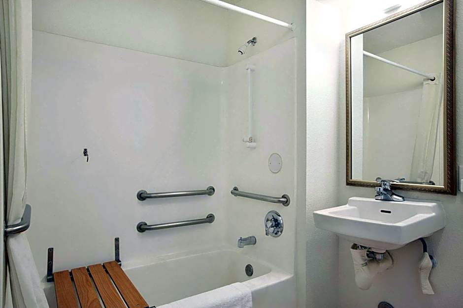 Super 8 by Wyndham Garland/Rowlett/East Dallas Area