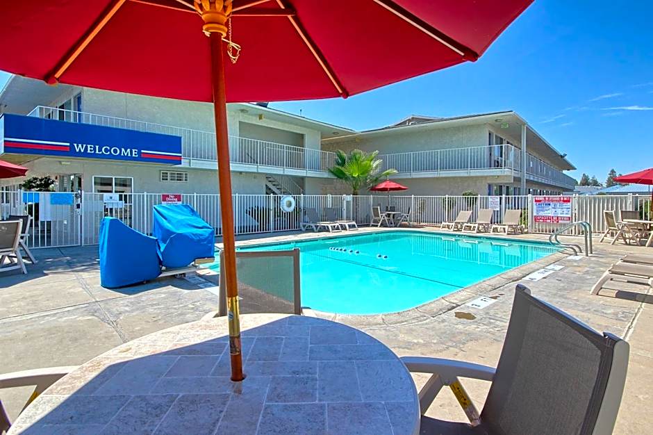 Motel 6-Tulare, CA