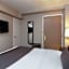 La Quinta Inn & Suites by Wyndham New York City Central Park