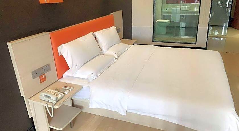 7 Days Premium Jingjiang Fuhai New World Automobile Terminal Branch
