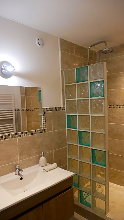 MAS MAURANE-Chambre d'hôte avec SPA privé aux portes d'ARLES