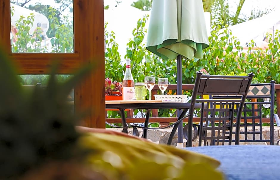 Los Geranios, Close to BEACH, Puerto Colon, YellowCat 2