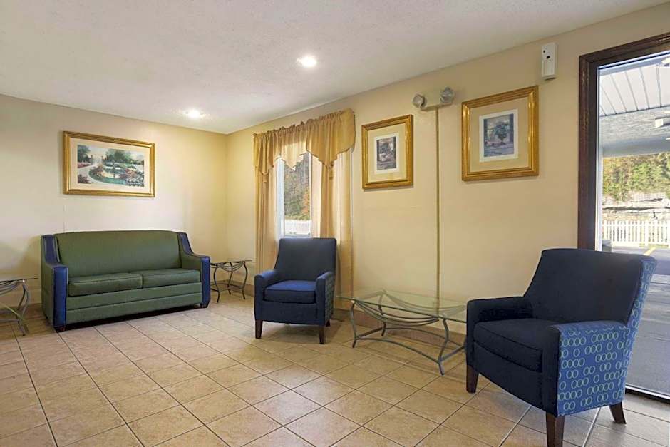 Super 8 by Wyndham Prestonsburg