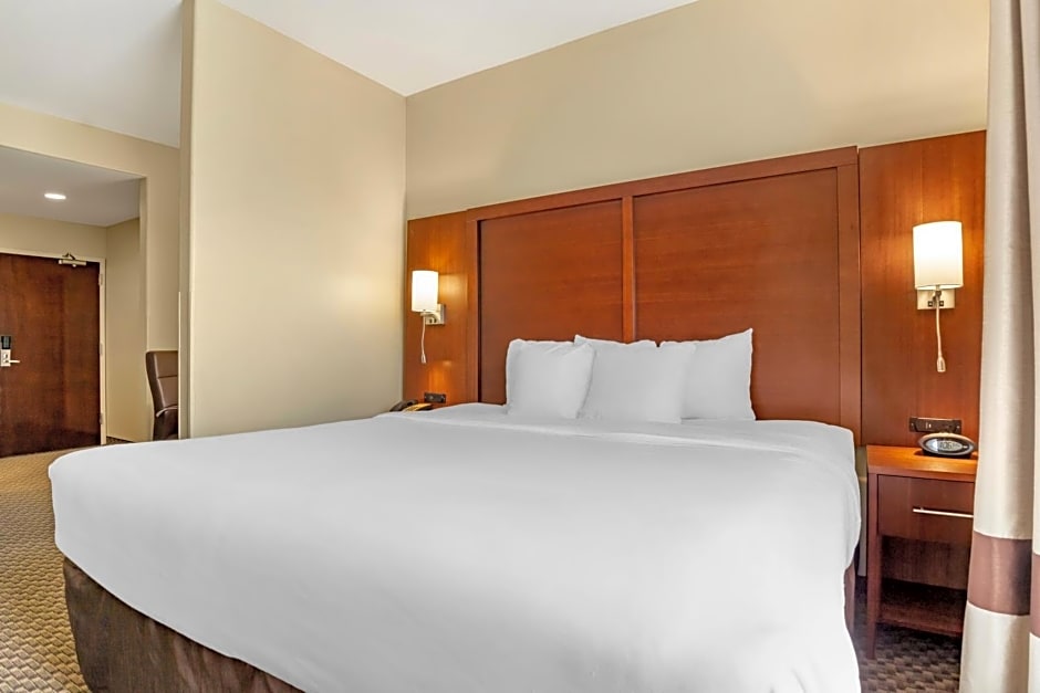 Comfort Suites Medical Center Near Six Flags