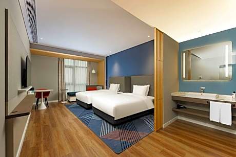 Standard Twin Room with City View