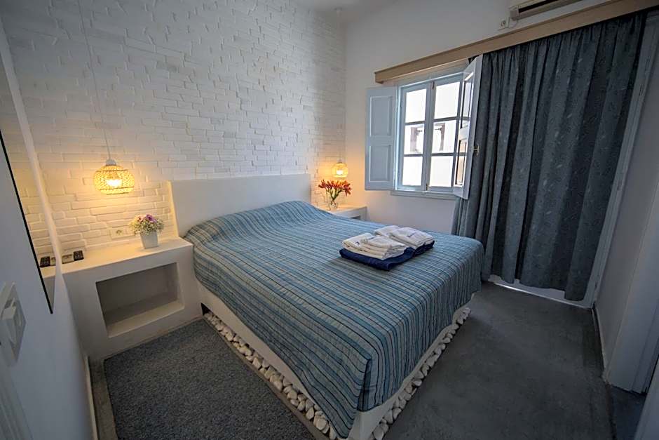 Ianthe Apartments & Villa