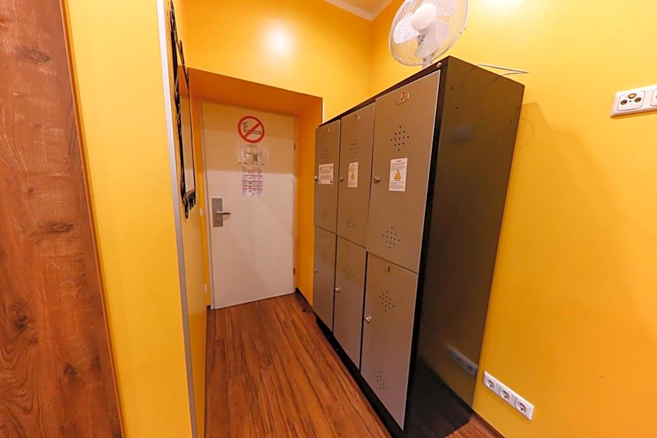 Do Step Inn  Hotel & Hostel