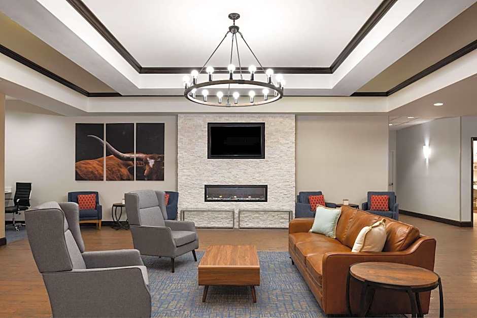 La Quinta Inn & Suites by Wyndham Denton - University Drive