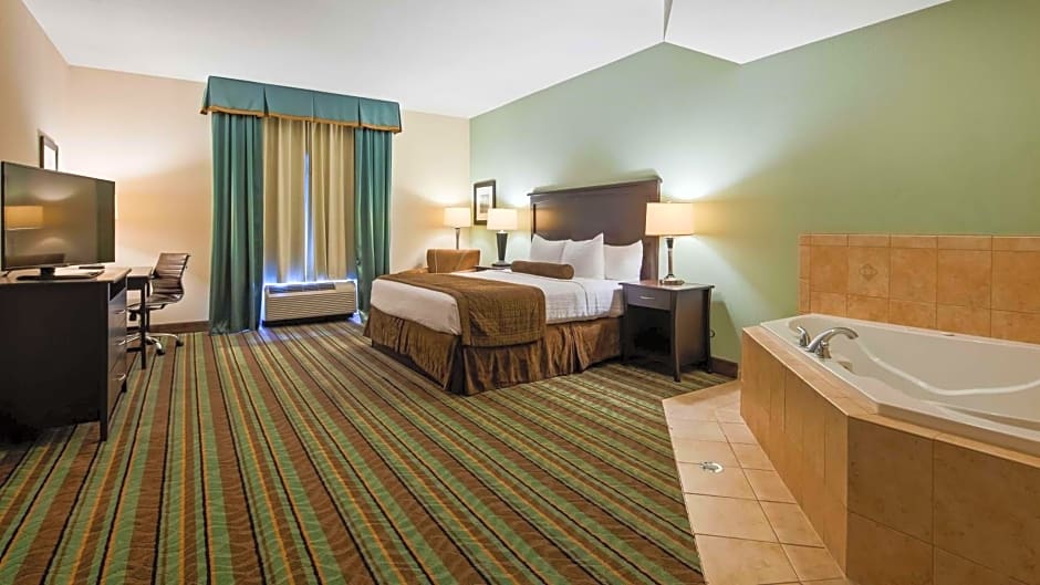 Best Western Plus Chain Of Lakes Inn & Suites