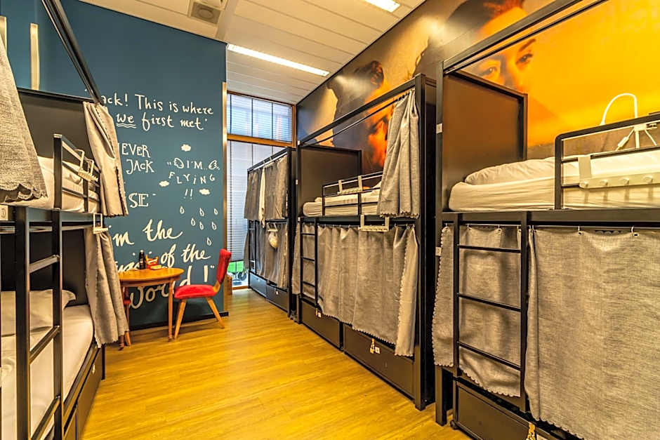 Hostelle - women only hostel Amsterdam