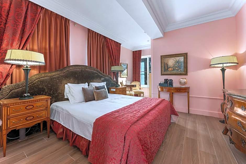 Canal Suites
