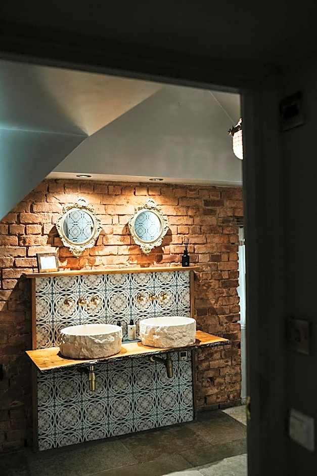 Le Petit Chateau & William de Percy