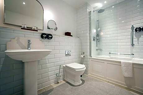 Superior Twin Room with Courtyard View