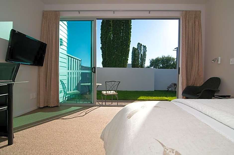 Broadway Motel & Miro Court Villas