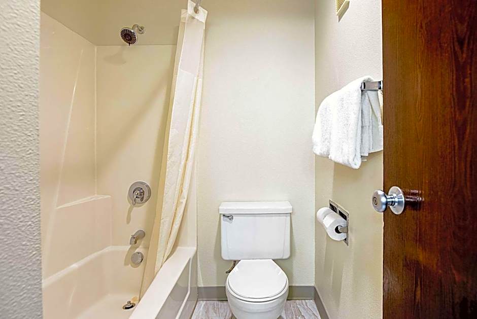 Quality Inn & Suites Milwaukee