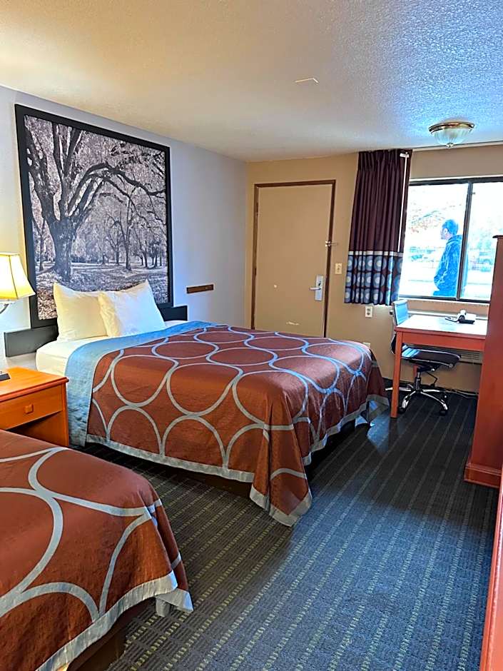 Super 8 by Wyndham Vancouver East