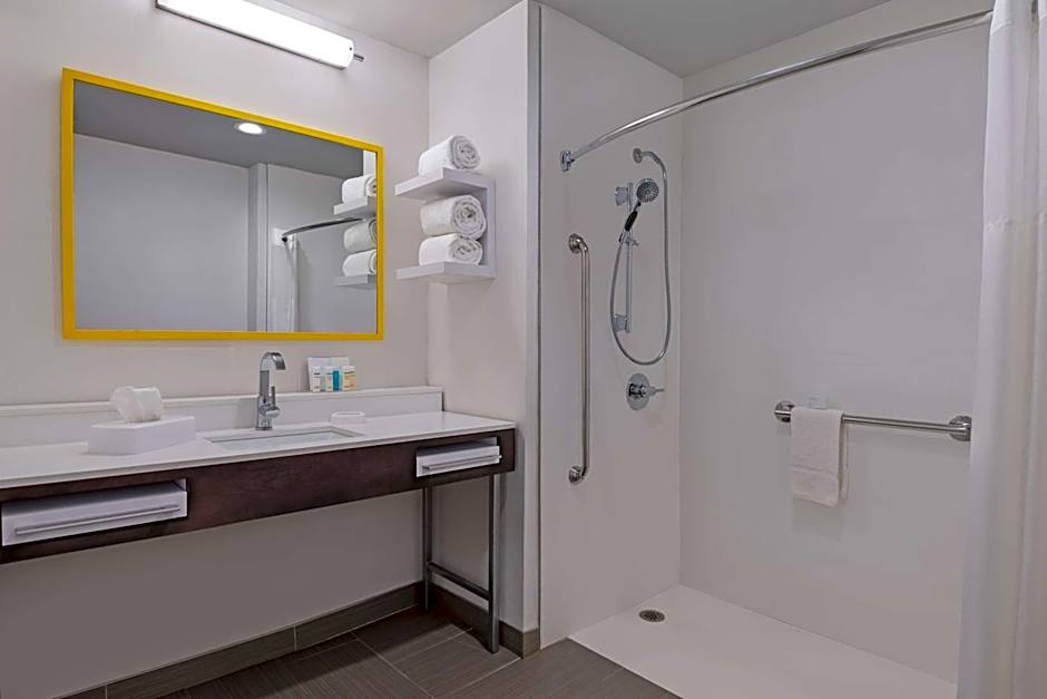 Hampton Inn By Hilton And Suites Stamford